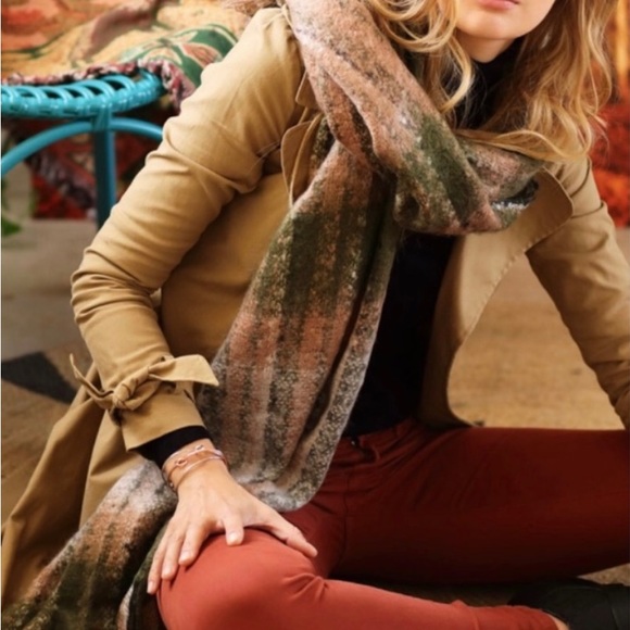 Plaid Bouclé Scarf - Picture 4 of 7